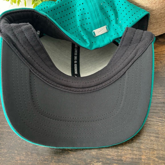 NIKE Golf Classic Dri-Fit Green Turquoise Mesh Fit Fitted sz M/L Mens Hat Cap - Picture 7 of 8